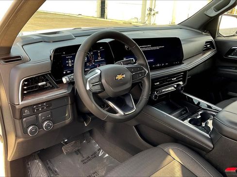 Used 2025 Chevrolet Tahoe LS image 9