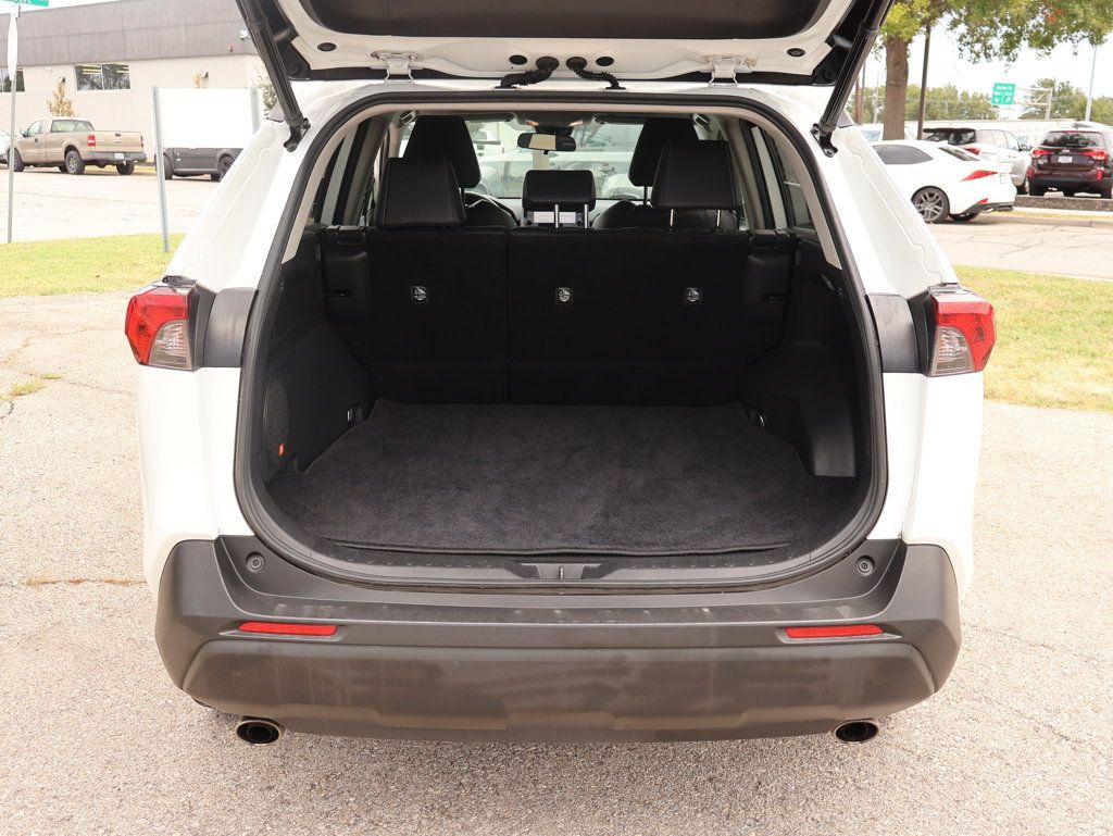 Used 2020 Toyota RAV4 XLE Premium FWD image 10