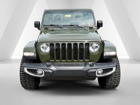 Used 2023 Jeep Gladiator Sport AWD/4WD image 2