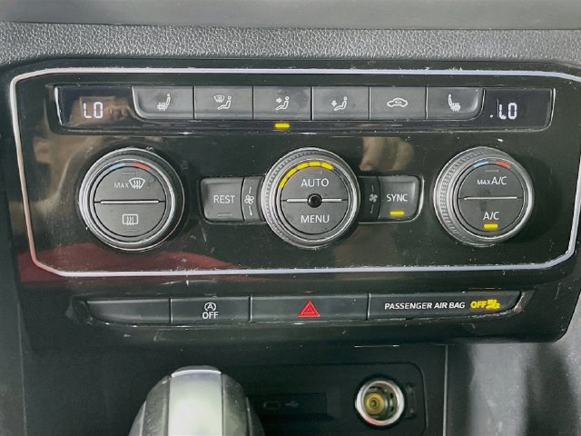 Used 2023 Volkswagen Atlas SE w/ Panoramic Sunroof Package FWD image 16