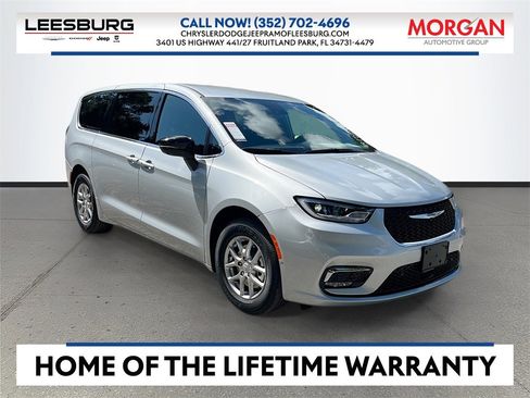 New 2026 Chrysler Pacifica Select image 1