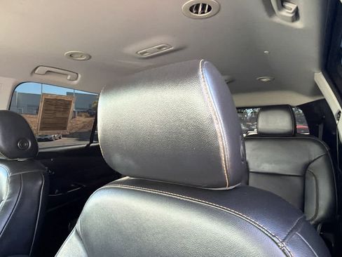Used 2019 Chevrolet Traverse RS FWD image 11