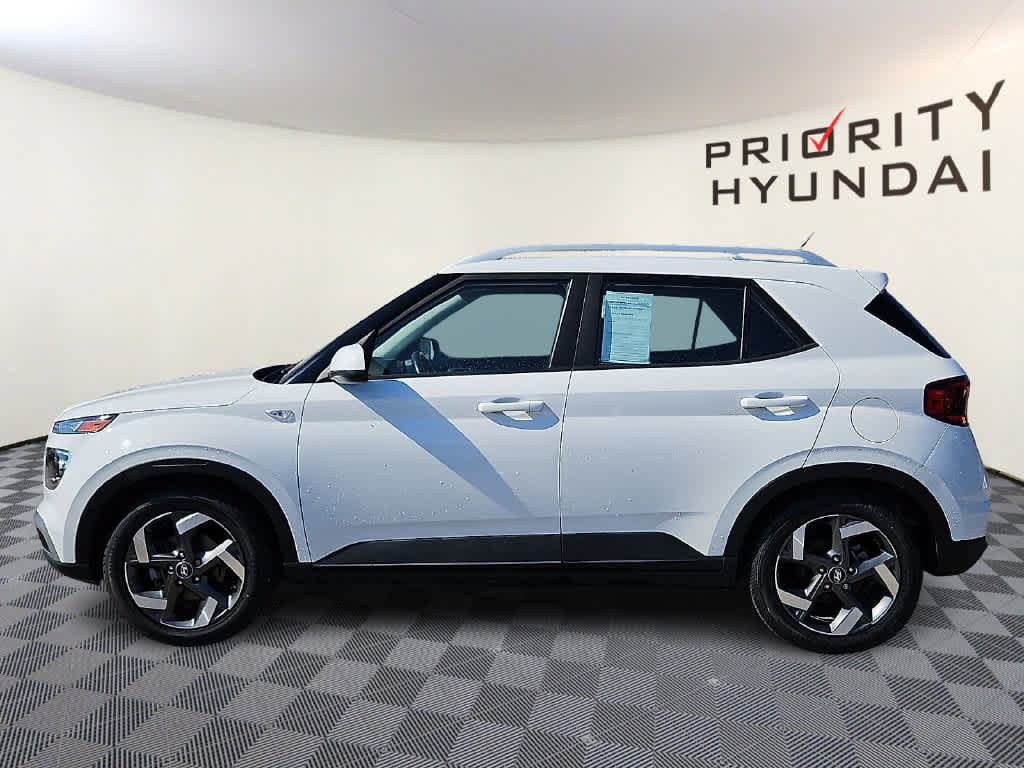 Used 2023 Hyundai Venue SEL FWD image 7