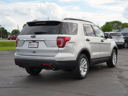 Used 2016 Ford Explorer 4WD image 3