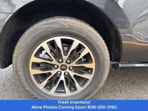 Used 2025 Ford Expedition Platinum AWD/4WD image 5