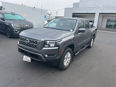 Used 2022 Nissan Frontier SV w/ Technology Package image 2