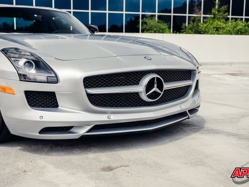 Used 2011 Mercedes-Benz SLS AMG Coupe image 23
