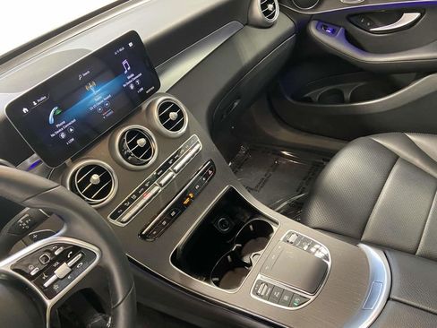 Used 2021 Mercedes-Benz GLC 300 4MATIC w/ Premium Package image 20
