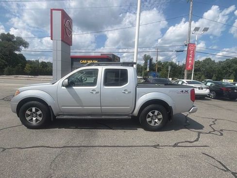 Used 2011 Nissan Frontier PRO-4X w/ Pro-4x Luxury Pkg AWD/4WD image 8