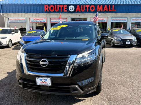 Used 2024 Nissan Pathfinder SV FWD image 1