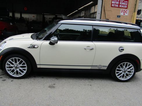 Used 2010 MINI Cooper Clubman S image 2