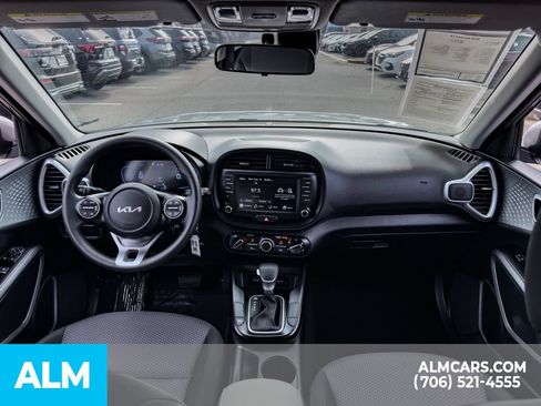 Used 2025 Kia Soul LX w/ LX Technology Package FWD image 17
