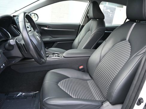 Used 2024 Toyota Camry SE w/ Convenience Package image 14