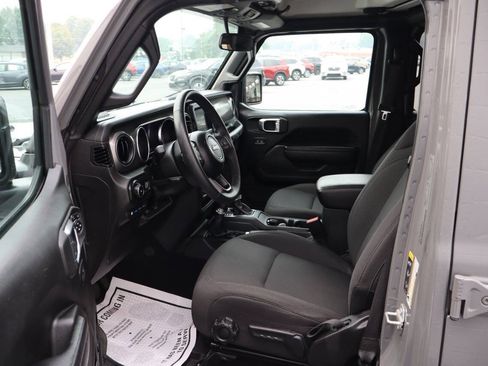Used 2023 Jeep Wrangler Unlimited w/ Cold Weather Group AWD/4WD image 6