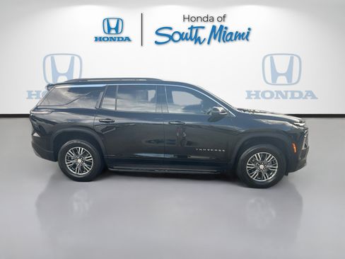 Used 2025 Chevrolet Traverse LT FWD image 8