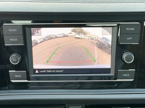 Used 2024 Volkswagen Jetta SE image 32