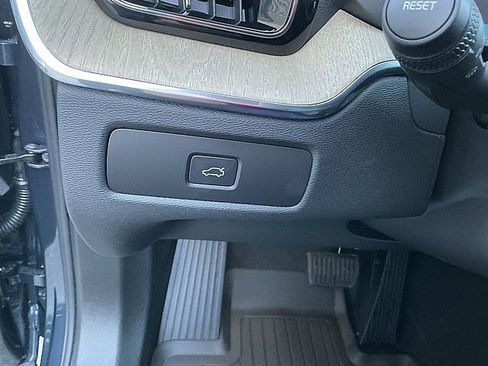 New 2026 Volvo XC60 B5 Plus w/ Climate Package image 17