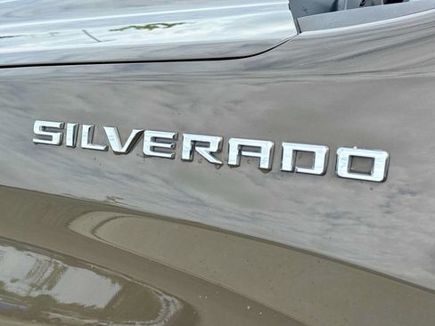 Used 2023 Chevrolet Silverado 1500 LT AWD/4WD image 12