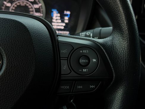 Used 2022 Toyota Corolla LE FWD image 29
