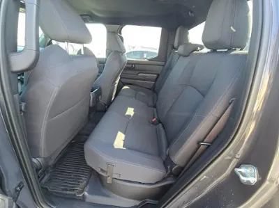 Used 2025 Toyota Tacoma SR5 AWD/4WD image 10