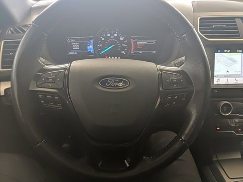 Used 2017 Ford Explorer XLT w/ Equipment Group 202A image 16