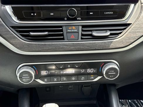 Used 2023 Nissan Altima 2.5 SL FWD image 12