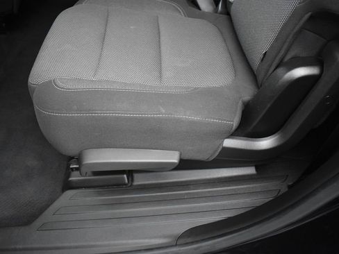 Used 2022 Chevrolet Traverse LT image 23