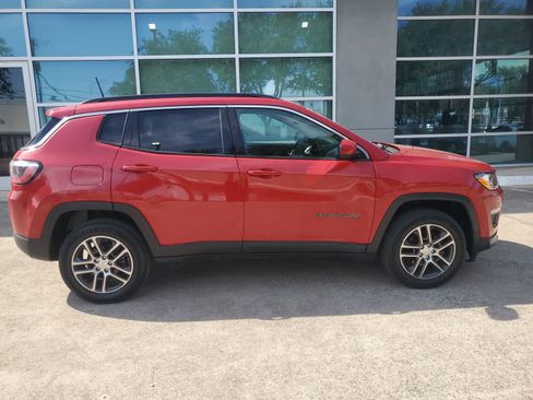 Used 2019 Jeep Compass Latitude w/ Cold Weather Group AWD/4WD image 7