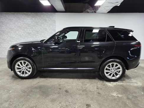 Used 2025 Land Rover Range Rover Sport SE image 2