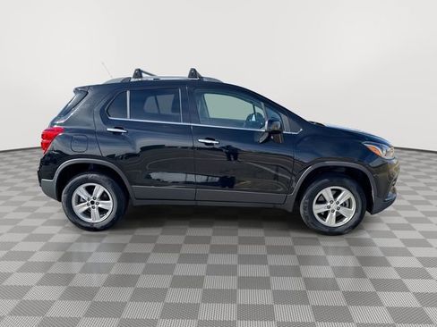 Used 2020 Chevrolet Trax LT w/ LT Convenience Package image 11