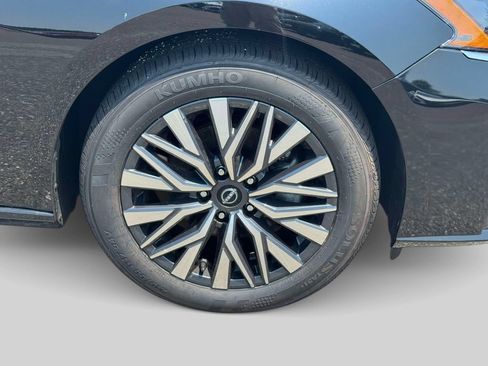 Used 2025 Nissan Altima 2.5 SV FWD image 8