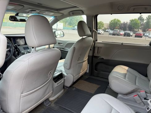 Used 2015 Toyota Sienna XLE w/ XLE Navigation Package FWD image 29