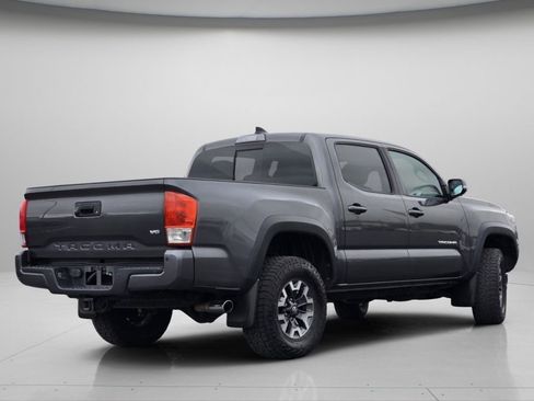 Used 2019 Toyota Tacoma TRD Off-Road w/ Technology Package AWD/4WD image 24