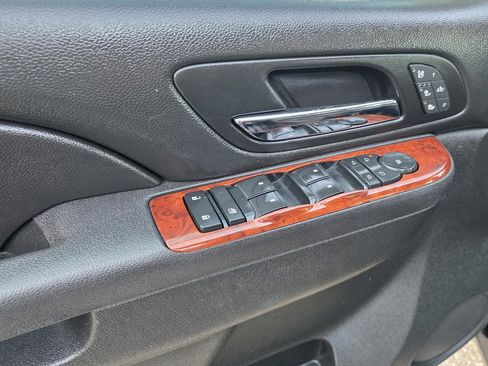 Used 2013 Chevrolet Avalanche LTZ image 10