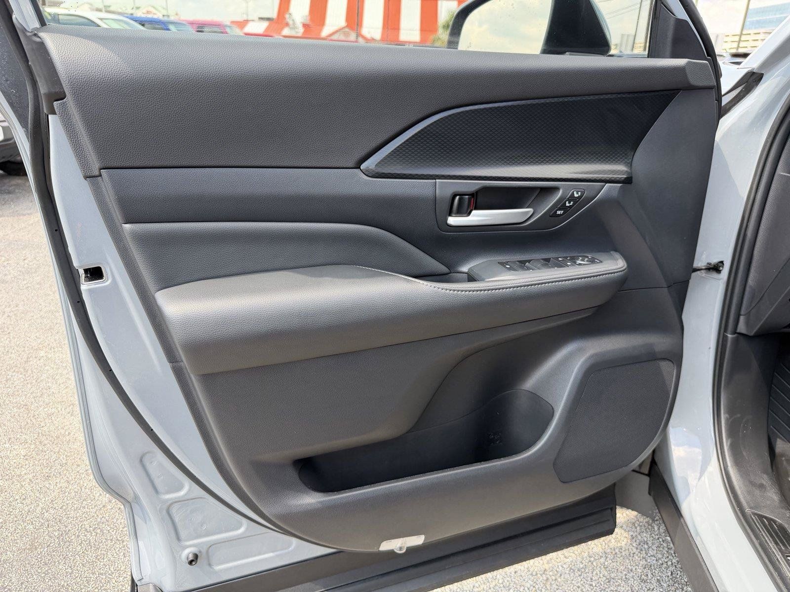 Used 2026 Toyota Grand Highlander AWD Hybrid image 12