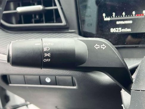 Used 2025 Nissan Kicks SR image 24