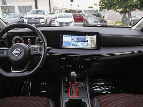 Used 2025 Nissan Kicks SR AWD/4WD image 11