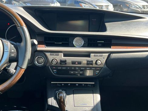 Used 2013 Lexus ES 350 w/ Luxury Pkg image 11