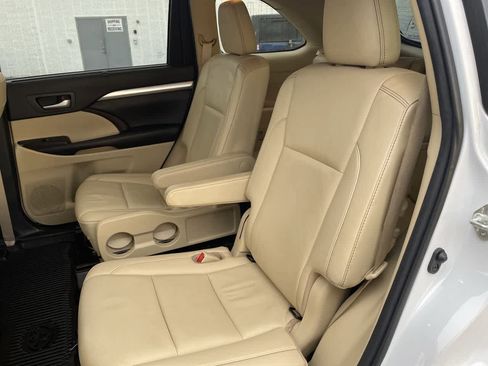 Used 2019 Toyota Highlander XLE image 20