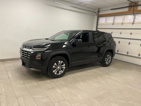 Used 2025 Chevrolet Equinox LT image 2