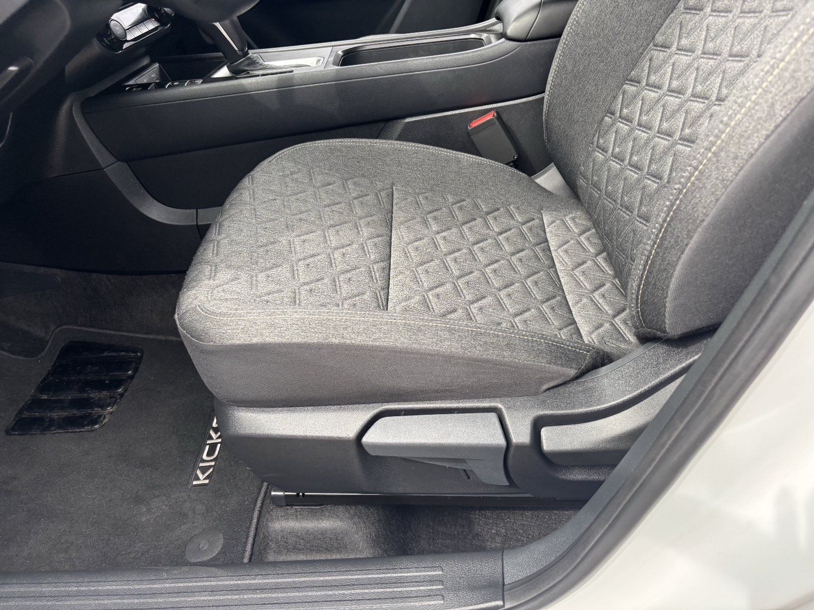 Certified 2026 Nissan Kicks SV FWD image 21