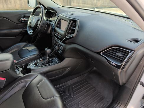 Used 2021 Jeep Cherokee Latitude Plus image 19