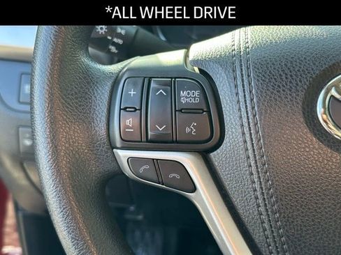 Used 2017 Toyota Highlander LE image 6