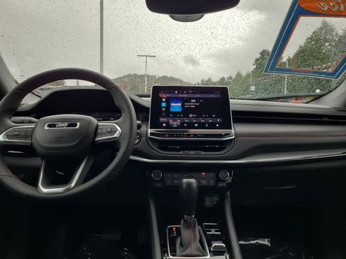 Used 2023 Jeep Compass Trailhawk image 18