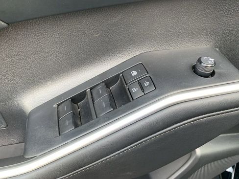 Used 2024 Toyota Highlander XLE image 12