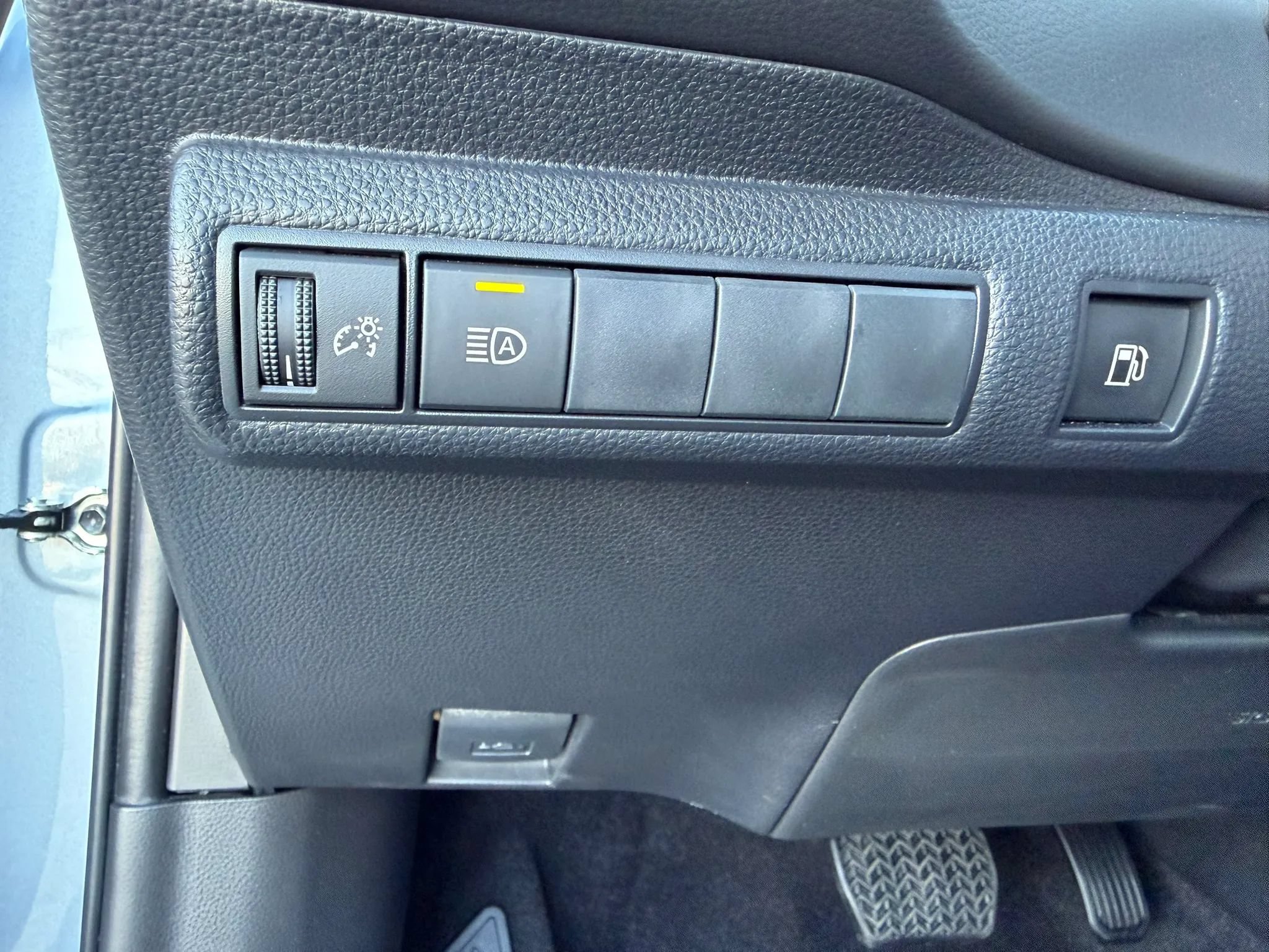 Used 2025 Toyota Corolla LE FWD image 28