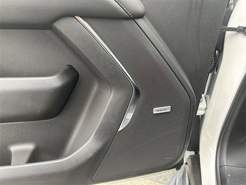 New 2025 Chevrolet Suburban Premier image 25