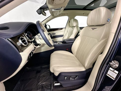 Used 2019 Bentley Bentayga image 19