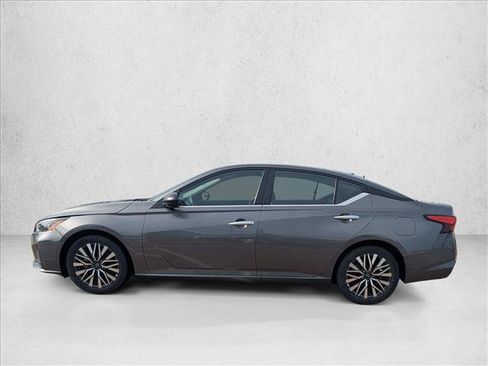 Used 2025 Nissan Altima 2.5 SV FWD image 5