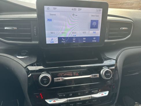 Used 2022 Ford Explorer ST image 11